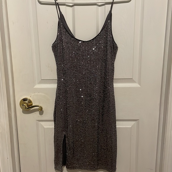 NWT- Silver Sequin Cocktail dress. Size small - Picture 3 of 6